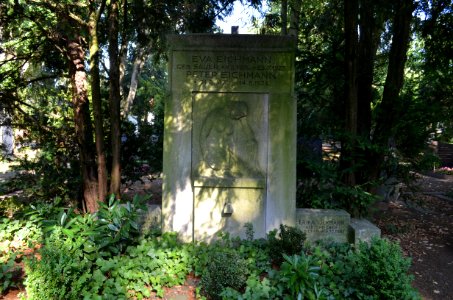 Bockenheim, Neuer Friedhof Grab 8a Rh 12 -13-14 Eichmann
