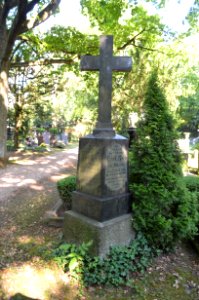 Bockenheim, Neuer Friedhof Grab 8a Rh 10 -14-15 Reich
