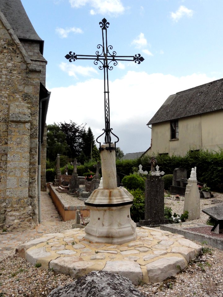 Boudeville (Seine-Mar.) croix du cimetière