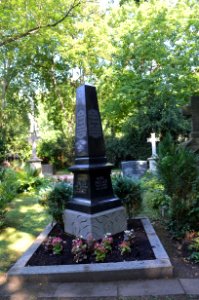 Bockenheim, Neuer Friedhof Grab 8a Rh 4 - 6-7 Ziegler