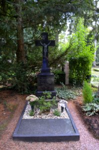 Bockenheim, Neuer Friedhof Grab 9 - 83-84 Nau