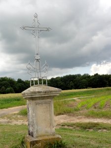 Bourguignon-sous-Coucy (Aisne) croix de chemin
