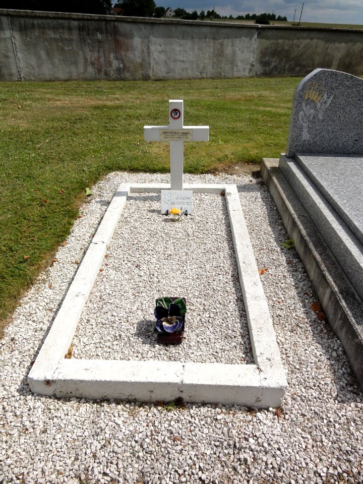 Bourguignon-sous-Coucy (Aisne) tombe de guerre français