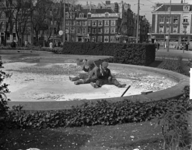 Bodem bij fontein Frederiksplein wordt vernieuwd, Bestanddeelnr 904-5052