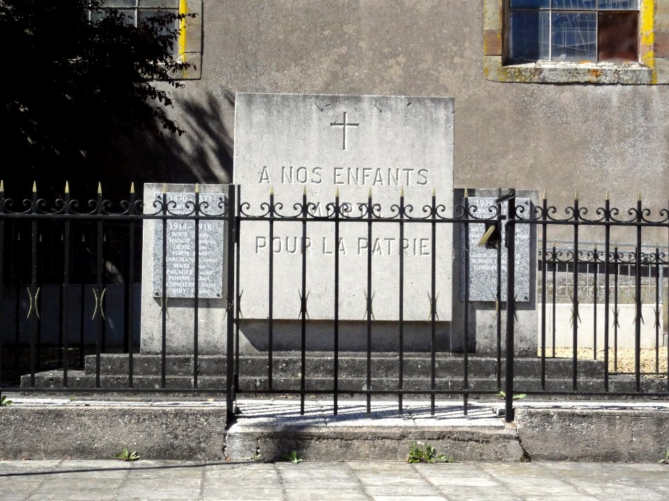 Bourgaltroff (Moselle) monument aux morts