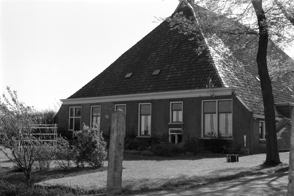 Boerderij bij Hindeloopen (ruilverkaveling Stavoren-Noordermeerpolder), Bestanddeelnr 170-2775