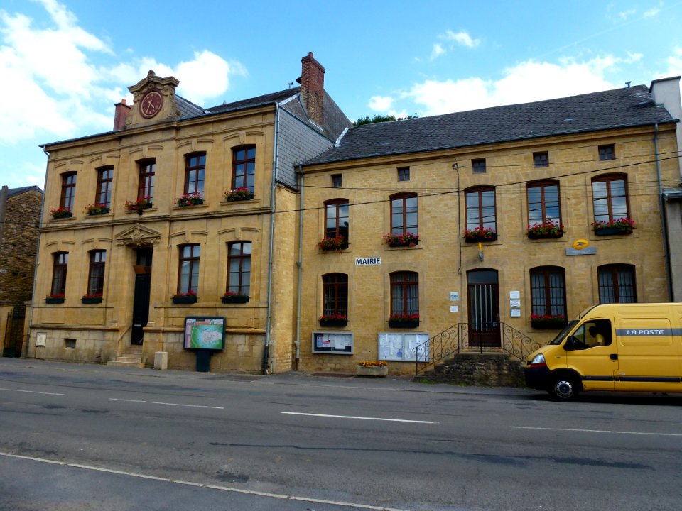 Boulzicourt (Ardennes) Mairie et Poste
