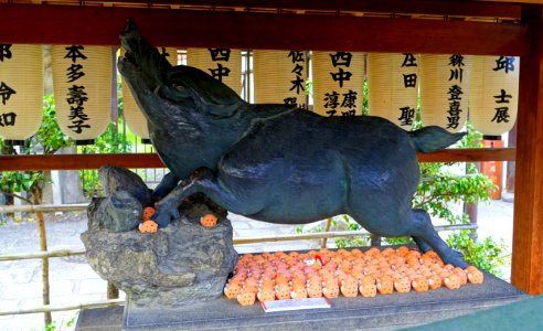Boar sculpture - Marishiten-do - Kyoto, Japan - DSC07378