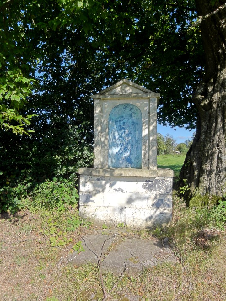 Bourg-Fidèle (Ardennes) chapelle-oratoire vide