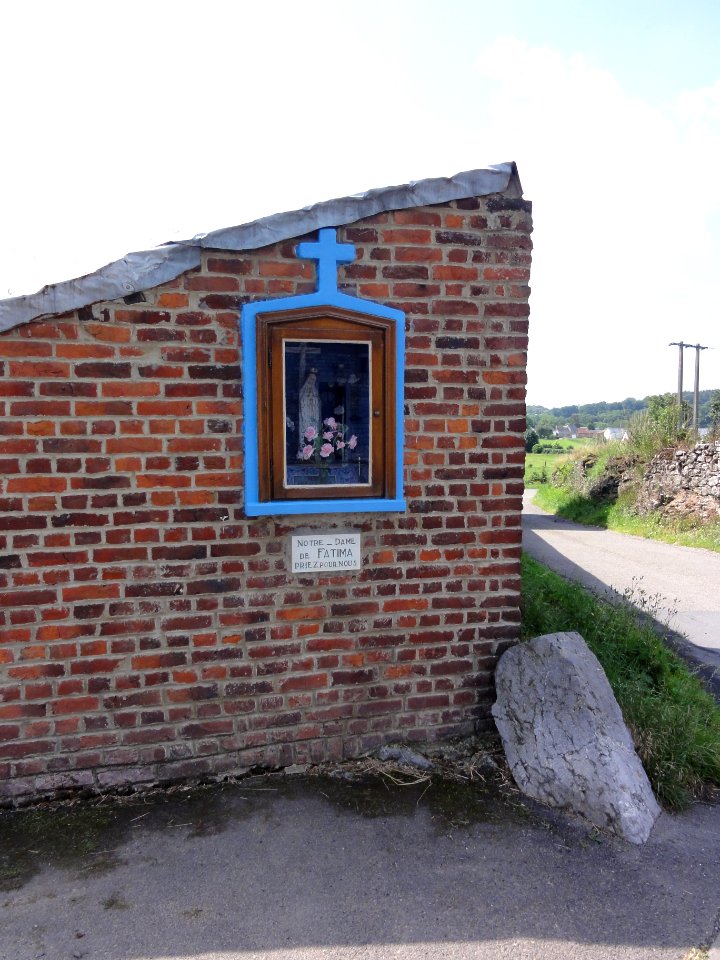 Bousignies-sur-Roc (Nord, Fr) chapelle-niche N.D. de Fatima, rue de Sartiau