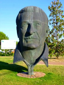 Boadilla del Monte - monumento a Alfredo Kraus 2