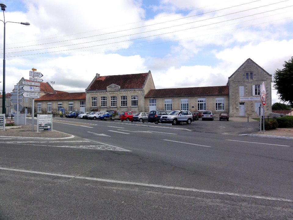 Bourg (Gironde) école