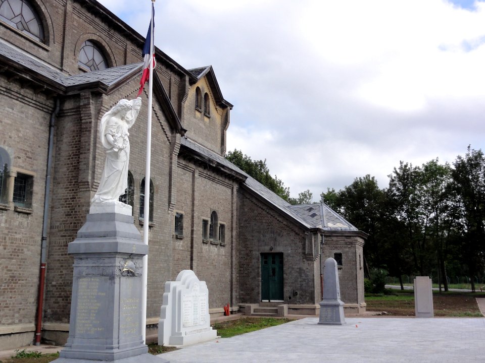Boussois (Nord, Fr) les monuments aux morts