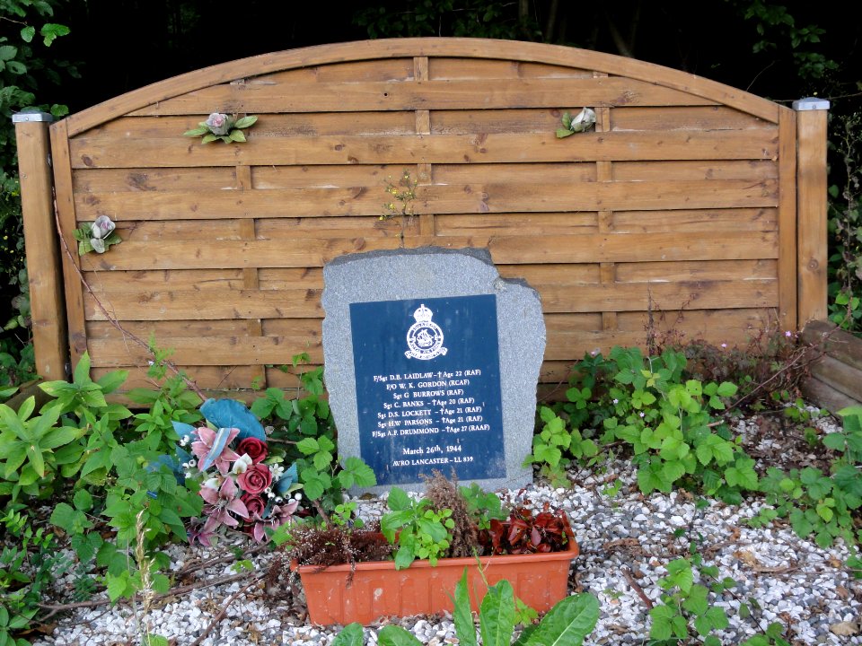 Bousignies-sur-Roc (Nord, Fr) memorial RAF 1944