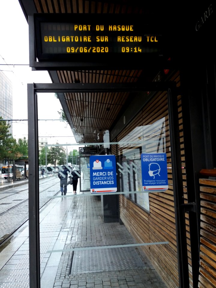 Boulevard Vivier-Merle - Station de tram Gare Part-Dieu - Message Port du masque obligatoire