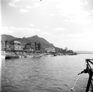 Boulevard van Königswinter, op de achtergrond de Drachenfels met ruïne Burg Dra…, Bestanddeelnr 254-1052
