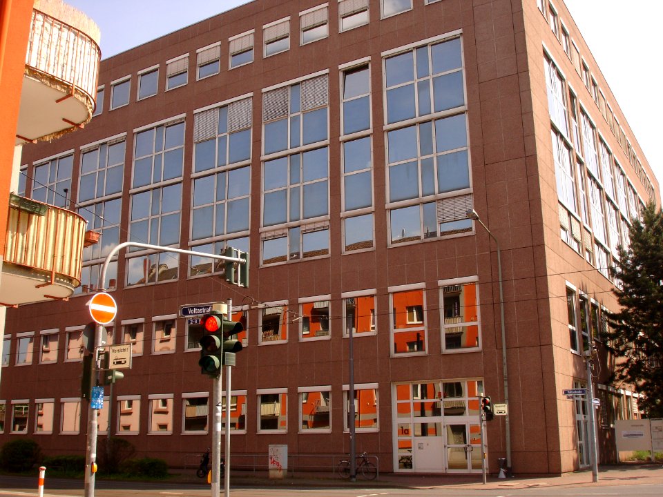 Bockenheim, Voltastraße 1a. seit 2018 Schulgebäude der NGO Frankfurt A