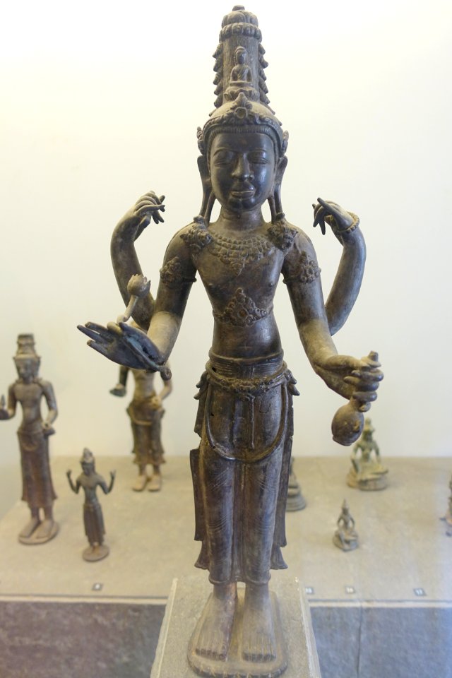 Bodhisattva Avalokitesvara, Dai Huu, Quang Binh, 10th century AD, bronze - Museum of Vietnamese History - Ho Chi Minh City - DSC06155