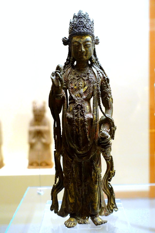 Bodhisattva Guanyin, China, Liao dynasty, 11th-12th century AD, bronze with remains of coloring and gilding - Ethnological Museum, Berlin - DSC02123