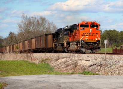 BNSF train in Plainville, Georgia March 2017