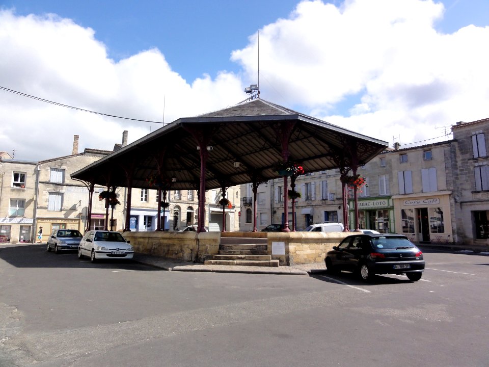 Bourg (Gironde) halle