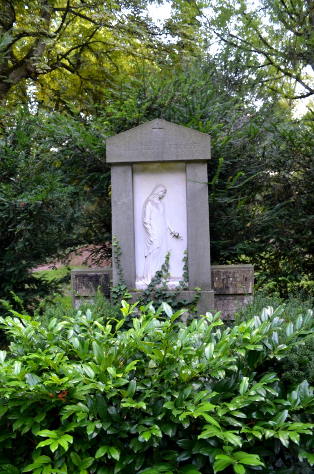 Bockenheim, Neuer Friedhof Grab 9 - 76-77 Schneider