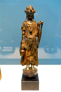 Boddhisattva figurine, probably Shaanxi province, Sui dynasty, 581-618 AD, gilt bronze - Freer Gallery of Art - DSC05079