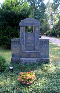Bockenheim, Neuer Friedhof Grab 9 - 67 Faist