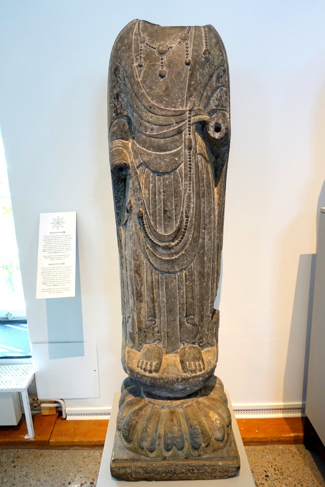 Bodhisattva 1, China, probably Southern Xiangtangshan, Handan, Hebei province, Sui dynasty, limestone - Östasiatiska museet, Stockholm - DSC09326