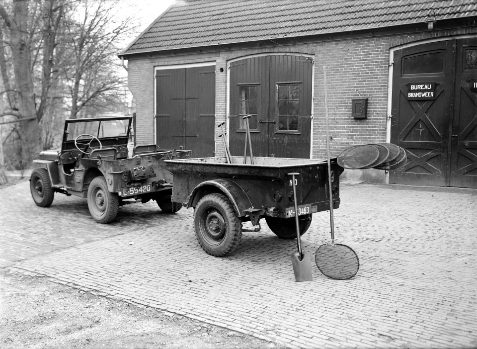 Bosbrand en stormschade, jeeps, aanhangwagens, apeldoornse bosbrandweer, Bestanddeelnr 164-0791