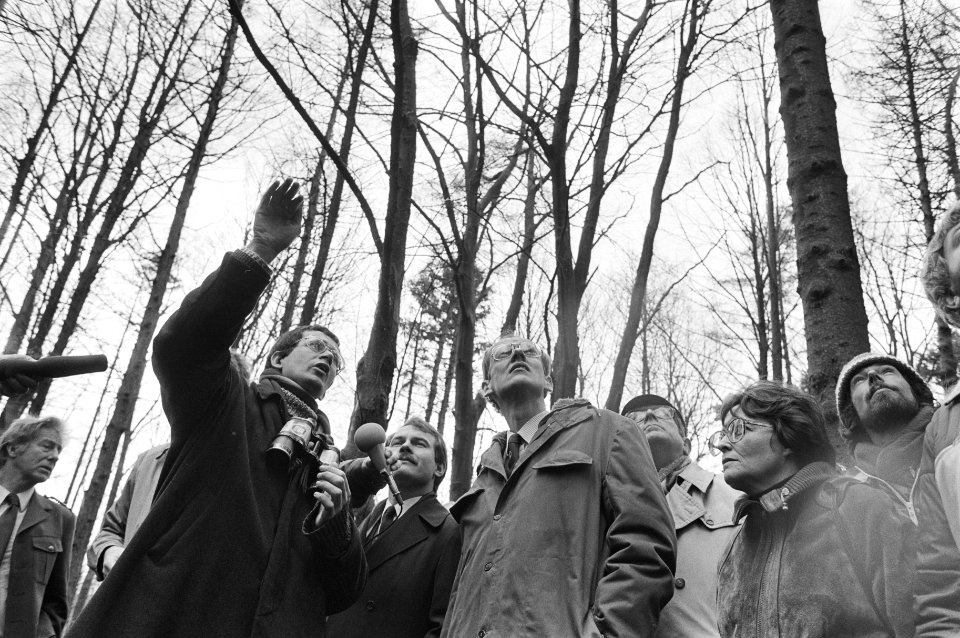 Bosalarm, excursies in het hele land om de schade aan onze bossen te tonen die o, Bestanddeelnr 933-2930