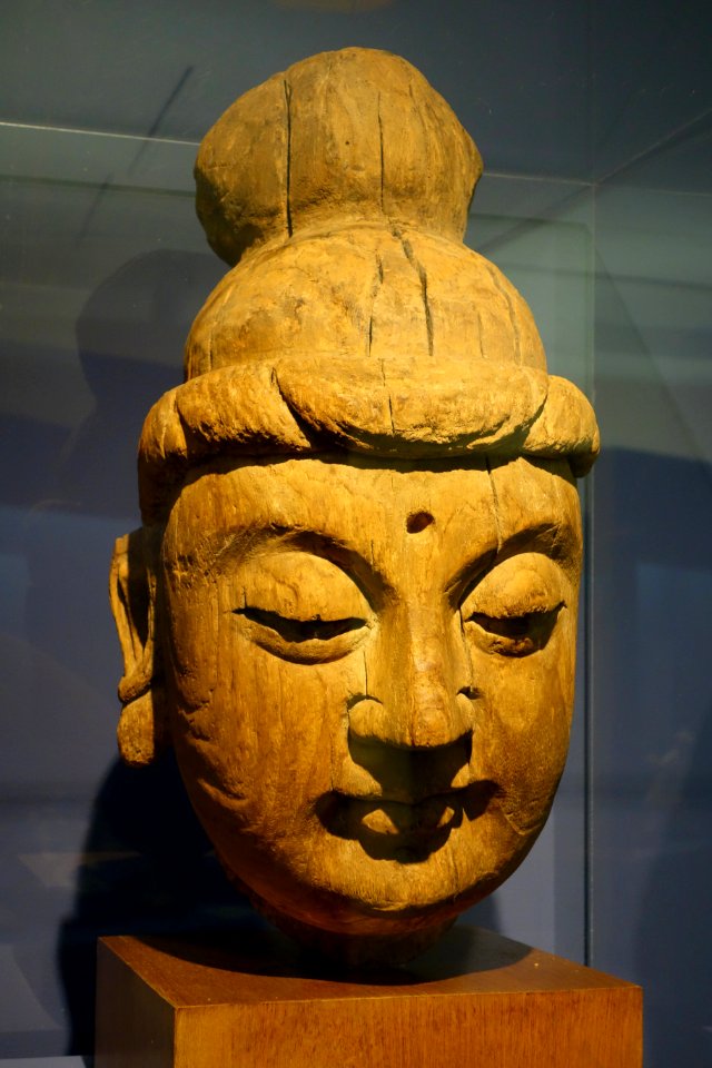 Bodhisattva (Guanyin) head, China, Song dynasty, 960-1279 AD, wood - Fitchburg Art Museum - DSC08729