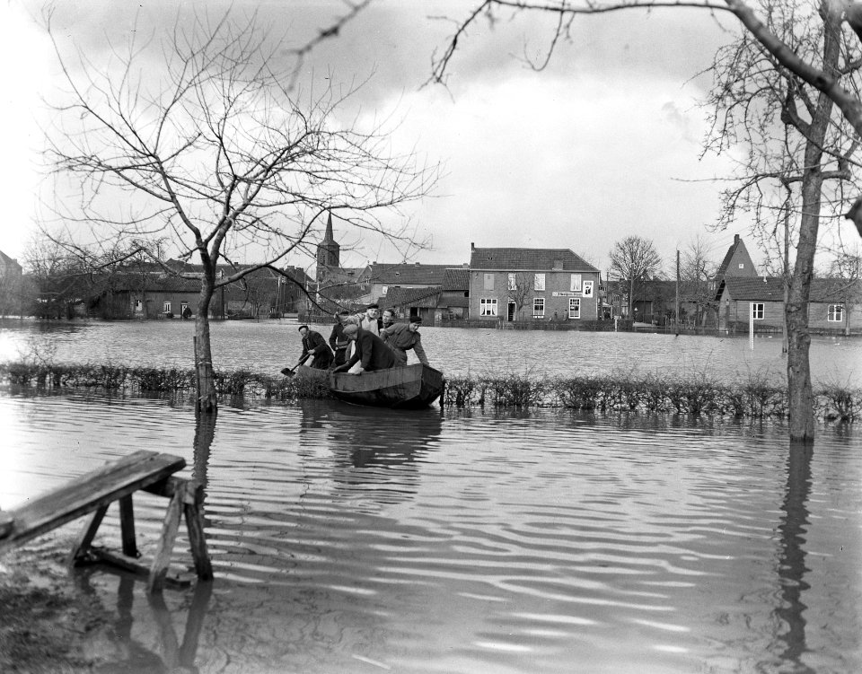 Borgharen en Itteren hoogwater van de Maas, dorpen onder water, Bestanddeelnr 907-6257