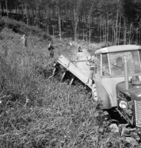 Bosbewerking, machines, werktuigen, arbeiders, bergwanden, werkzaamheden, Bestanddeelnr 253-4062