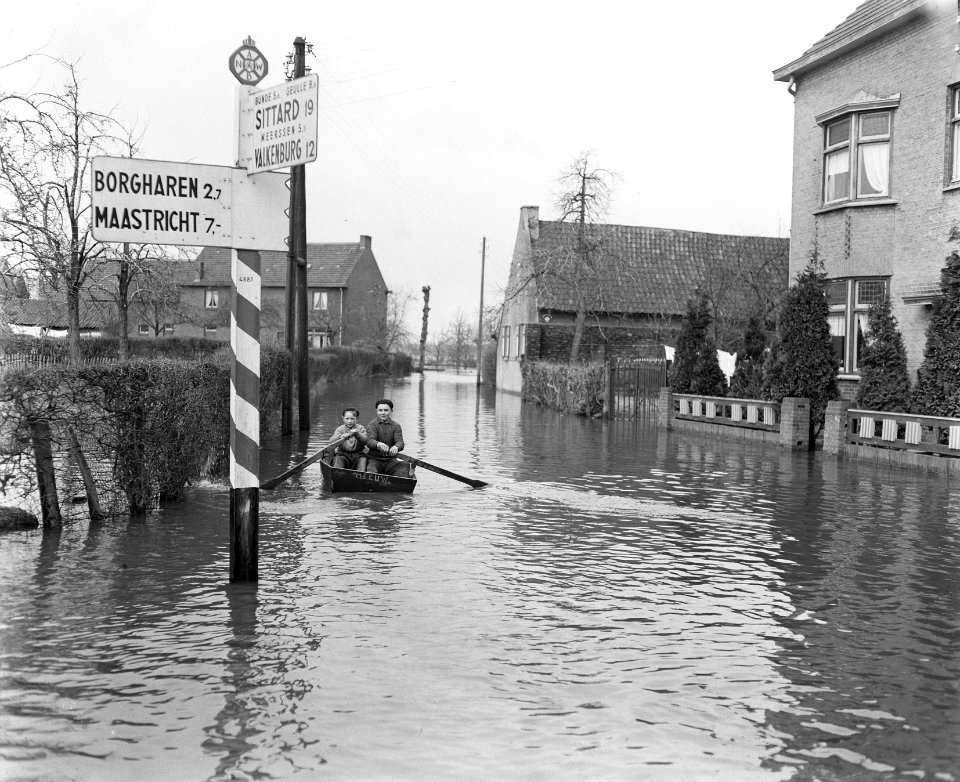 Borgharen en Itteren hoogwater van de Maas, dorpen onder water, Bestanddeelnr 907-6253
