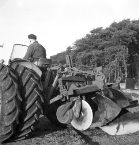 Bosbouw, machines, werktuigen, ploegen, Tractors, Bestanddeelnr 253-4659