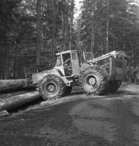 Bosbewerking, machines, werktuigen, auto's, kettingbanden, werkzaamheden, arbeid, Bestanddeelnr 253-5124