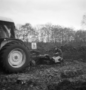 Bosbouw, arbeiders, pootwerkzaamheden, landbouwmachines, werktuigen, Tractors, Bestanddeelnr 253-5642