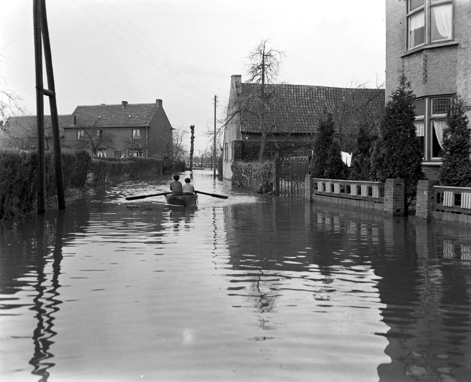 Borgharen en Itteren hoogwater van de Maas, dorpen onder water, Bestanddeelnr 907-6256