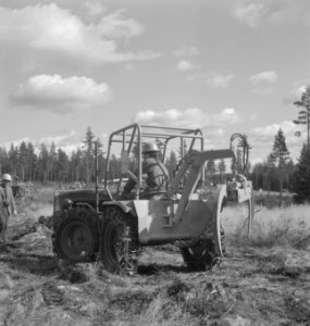 Bosbewerking, machines, werktuigen, arbeiders, takels, Bestanddeelnr 253-5371