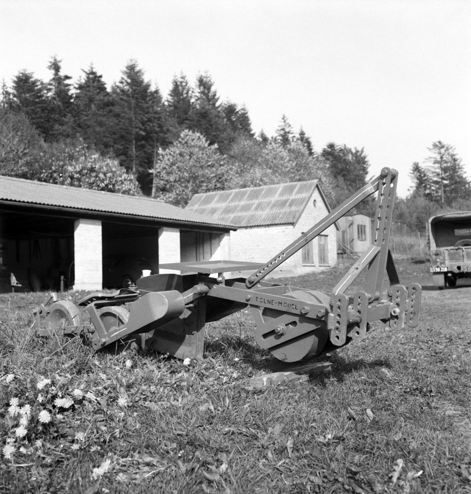 Bosbewerking, machines, werktuigen, gebouwen, huizen, auto's, Bestanddeelnr 253-4499