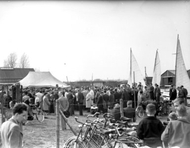 Botenveilingen, toeschouwers, Bestanddeelnr 902-6896