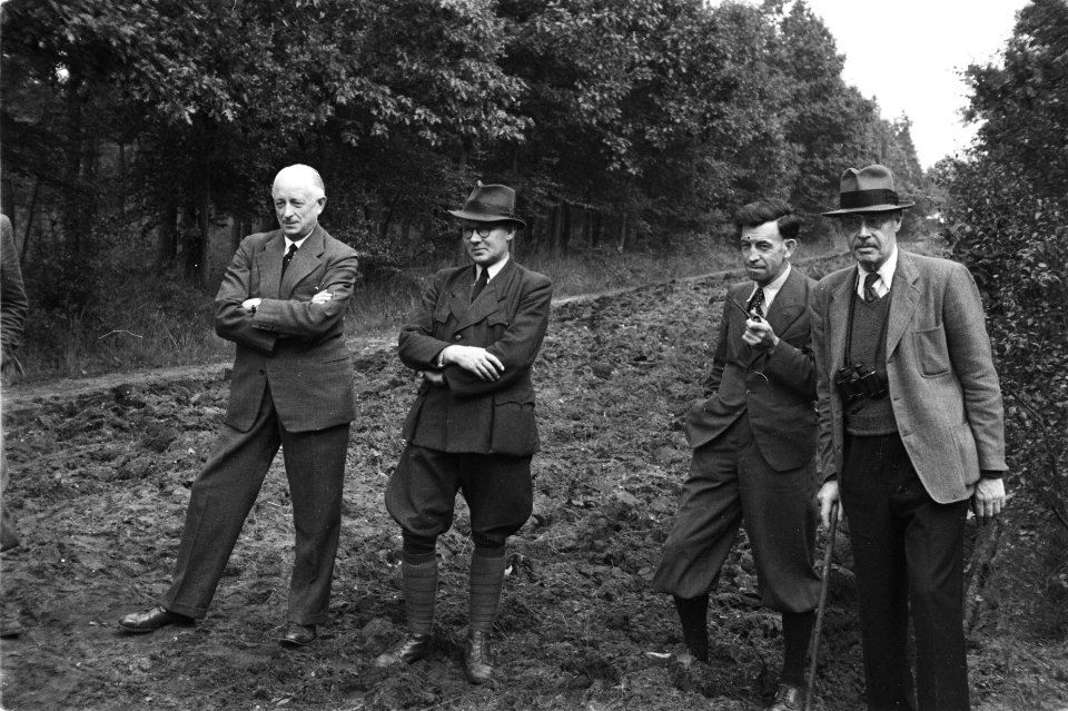 Boswachters, mannen, bossen, kijken, De Rips, Bestanddeelnr 170-0729
