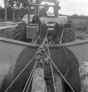 Bosbewerking, landbouwmachines, werktuigen, sleepwerkzaamheden, Tractors, Bestanddeelnr 253-5834