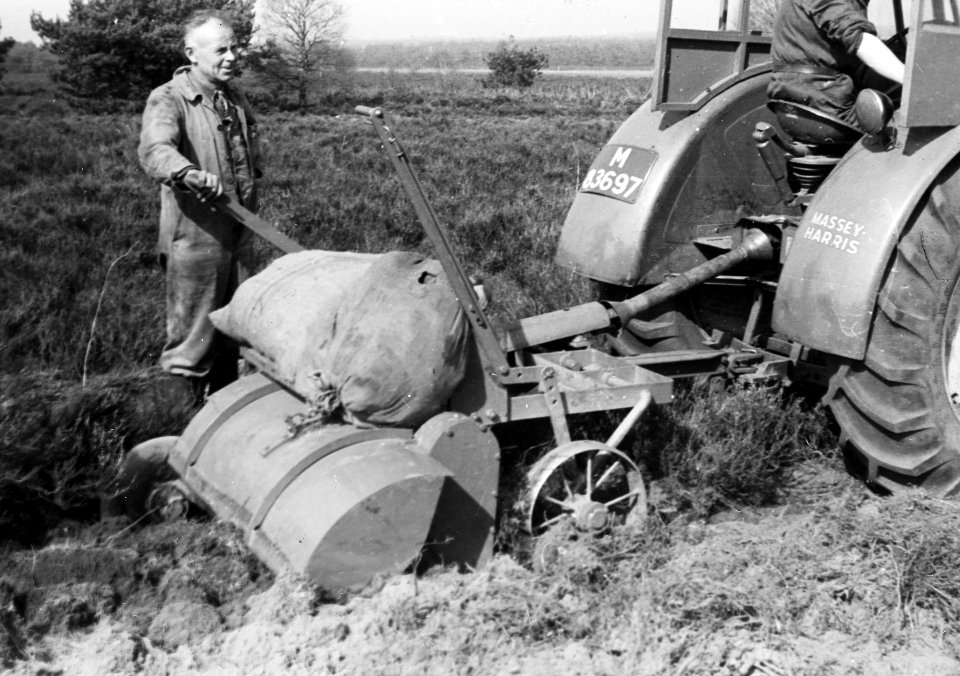 Bosbouw, heide ontginning, grondbewerking, ontwatering, wormfrees 'till mor', Bestanddeelnr 195-0022