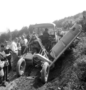 Bosbewerking, machines, werktuigen, arbeiders, bergwanden, werkzaamheden, Bestanddeelnr 253-4061