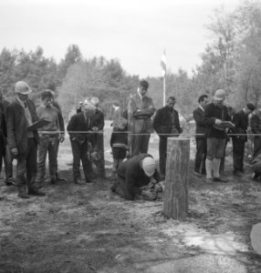 Bosbouw, mannen, kinderen, arbeiders, demonstraties, gereedschappen, Bestanddeelnr 253-5516