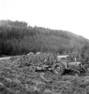 Bosbewerking, machines, werktuigen, arbeiders, karren, Tractors, Bestanddeelnr 253-4490
