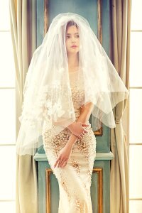 Individuality bride's veil white dress photo
