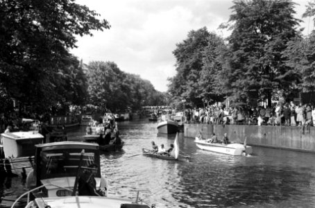Boten met muzikanten in de Amsterdamse grachten, Bestanddeelnr 927-9638